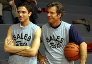 Topher Grace e Dennis Quaid in una scena di In Good Company