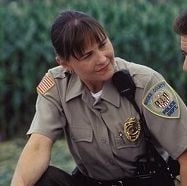 Cherry Jones è l'agente Paski in Signs