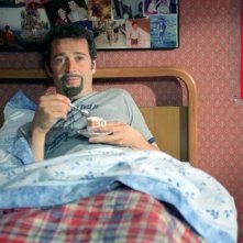 Fabio Volo a letto nel film La febbre