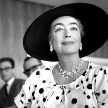 Francoforte, 28 Giugno 1963: Joan Crawford incontra i giornalisti in un albergo dove si è fermata prima di ripartire per il Festival di Berlino