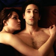 Keira Knightley e Adrien Brody in una scena di The Jacket