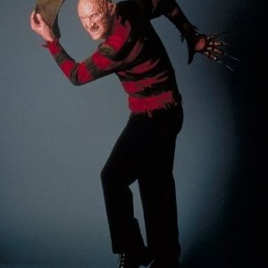 Robert Englund nei panni - ed artigli - di Freddy Krueger