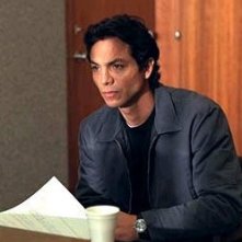Benjamin Bratt in una scena di Abandon