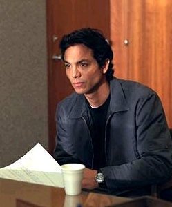 Benjamin Bratt in una scena di Abandon