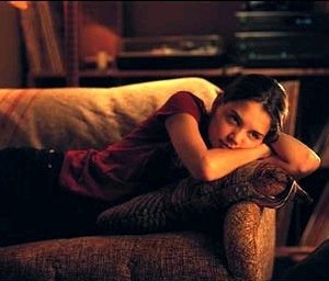 Katie Holmes in una scena di Abandon