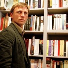 Daniel Craig in una scena de L'amore fatale