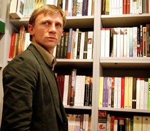 Daniel Craig in una scena de L'amore fatale