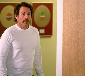 mike binder in una scena di Litigi d'amore