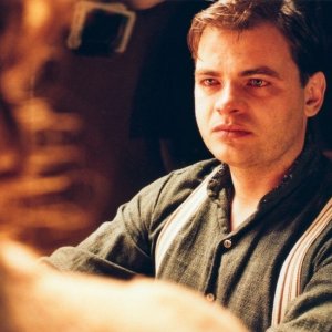 Clovis Cornillac in una scena de La donna di Gilles