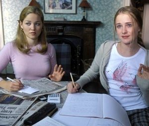Erika Christensen e Evan Rachel Wood in una scena di Litigi d'amore