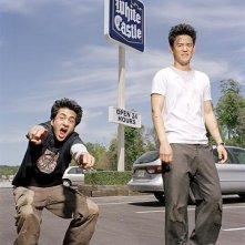 John Cho e Kal Penn in una scena di American Trip