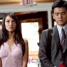John Cho e Paula Garces in una scena di American Trip