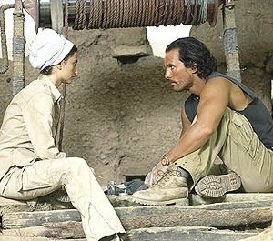 Matthew McConaughey and Penelope Cruz in una scena di sahara