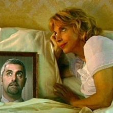 Enrico Lucci e Mariangela Melato in una scena di Vieni via con me