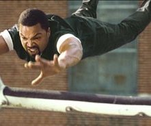 Ice Cube in una scena di xXx 2: The Next Level
