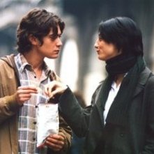 Riccardo Scamarcio con Francesca Inaudi in una scena de L'uomo perfetto