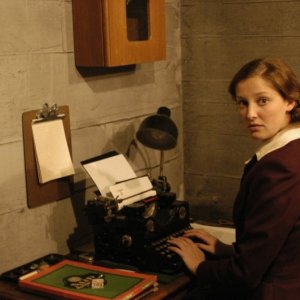 Alexandra Maria Lara in una scena de La caduta