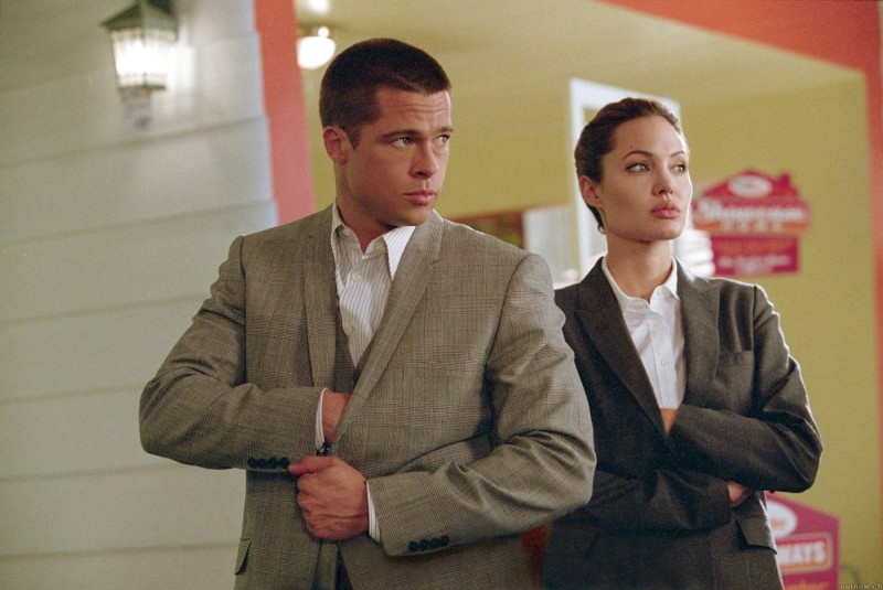 Brad Pitt E Angelina Jolie In Una Scena Di Mr And Mrs Smith 13573