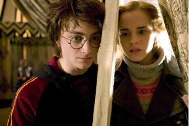 Daniel Radcliffe ed Emma Watson in una scena di Harry Potter e il calice di fuoco
