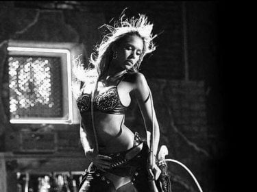 Jessica Alba in una scena del film Sin City