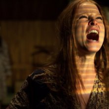 Rachel Nichols in una scena del film The Amityville Horror
