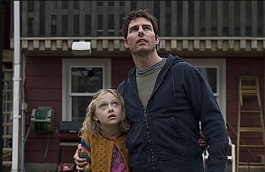 Tom Cruise e Dakota Fanning in una sequenza de La guerra dei mondi