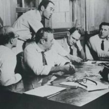 Henry Fonda, John Fiedler, Jack Klugman, Edward Binns, Lee J Cobb in una scena de La parola ai giuratib