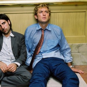 Jason Schwartzman e Jude Law in una scena di I Love Huckabees