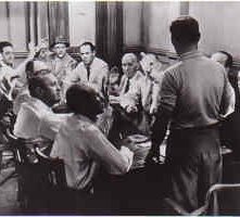 Una scena de La parola ai giurati