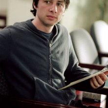 Zach Braff in una scena del film La mia vita a Garden State, del 2004