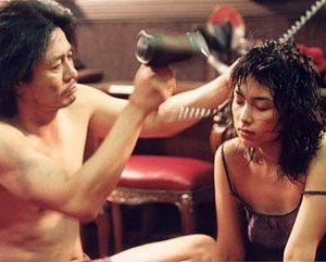 Choi Min-Sik e Hye-jeong Kang in una scena di Old Boy