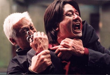 Choi Min-Sik in una sequenza violenta di Old Boy