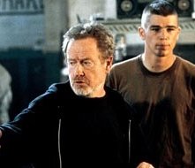Ridley Scott e Joh Harnett sul set di Black Hawk Down