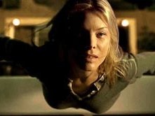 Deborah Kara Unger in una scena di White Noise