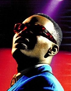 Jamie Foxx è Ray Charles nell'omonimo film