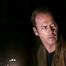 Michael Keaton in una scena di White Noise