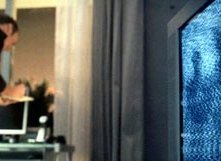 Michael Keaton in una scena di White Noise