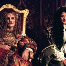 Rupert Everett e Zoe Tapper in una scena di Stage Beauty