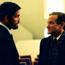 Robin Williams e James caviezel in una scena di The Final Cut