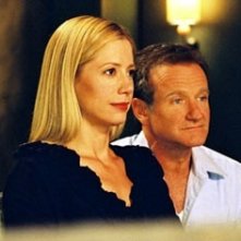 Robin Williams insieme a Mira Sorvino in una scena di The Final Cut