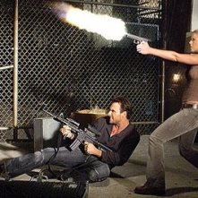 Christian Slater e Tara Reid in una scena di Alone in the Dark