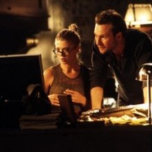 Christian Slater con Tara Reid in una scena di Alone in the Dark