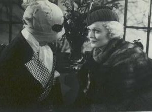 Claude Rains e Gloria Stuart in una scena del film L'uomo invisibile