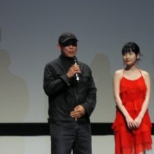 Festival de Cannes 2005: Kim Ki-Duk regista di Hwal assieme ai protagonisti del suo film