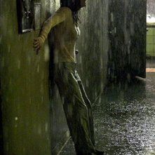 Paura per Jennifer Connelly in una scena di Dark Water