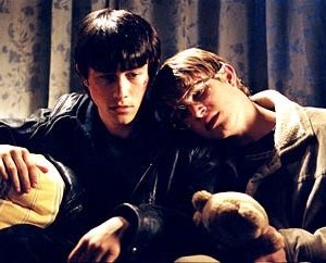 Joseph Gordon-Levitt e Brady Corbet in una scena di Mysterious Skin