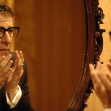 Geoffrey Rush in una scena di Una pantera ad Hollywood