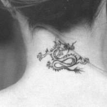 Il Tatuaggio Sulla Nuca Di Moana Pozzi 14210