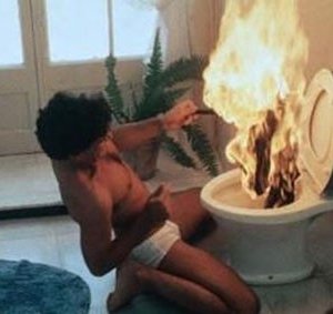 Antonio Banderas in una scena de La legge del desiderio di Almodovar
