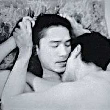 Gli attori Leslie Cheung e Tony Leung Chiu Wai in una scena di Happy Together